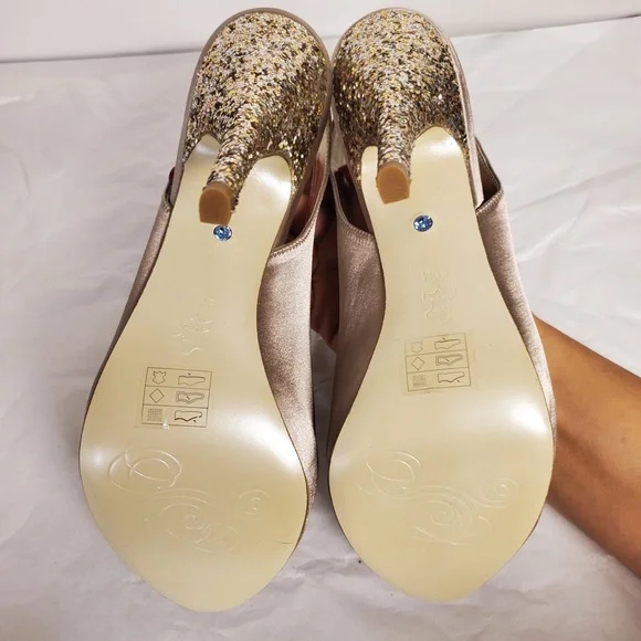 NEW Disney Glass Slipper Collection 8.5 Champagne Romance Gold sequins bow heels - Picture 5 of 13